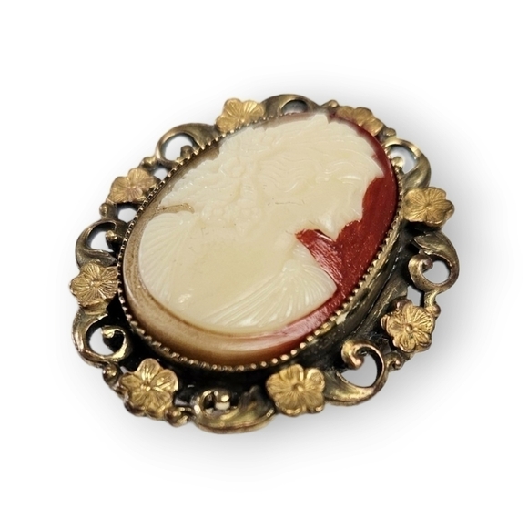 VINTAGE Cameo Brooch Pendant Ornate Flower Grecian Lady Resin Gold Plated Floral - Picture 3 of 11